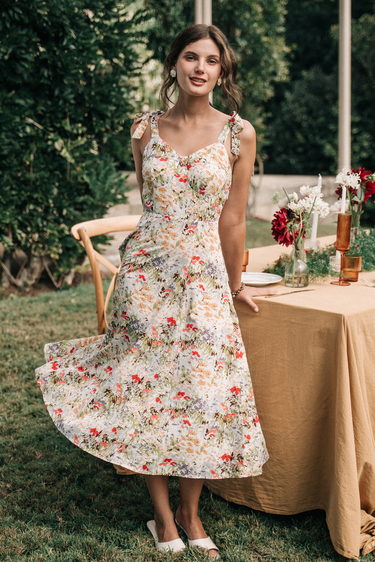 Robe midi fleurie à nouer sur l'épaule avec col en cœur