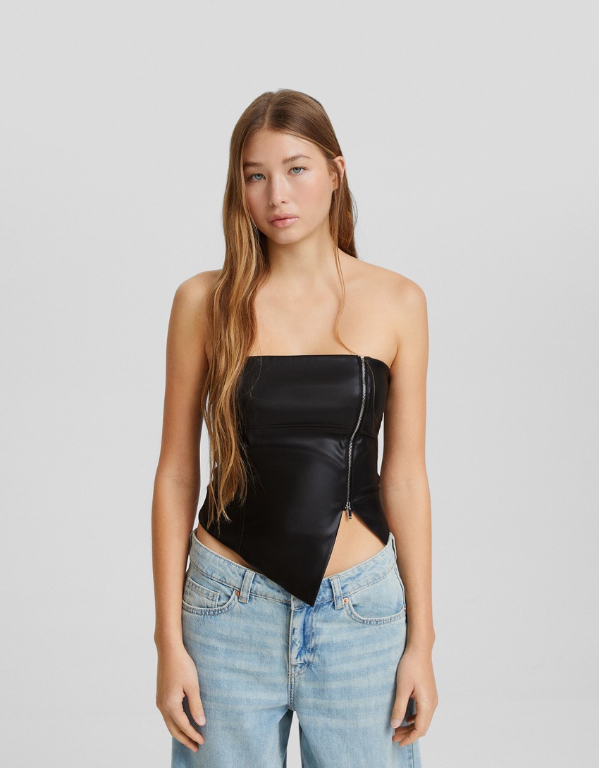 Top cropped tomara que caia em couro sintético com zíper