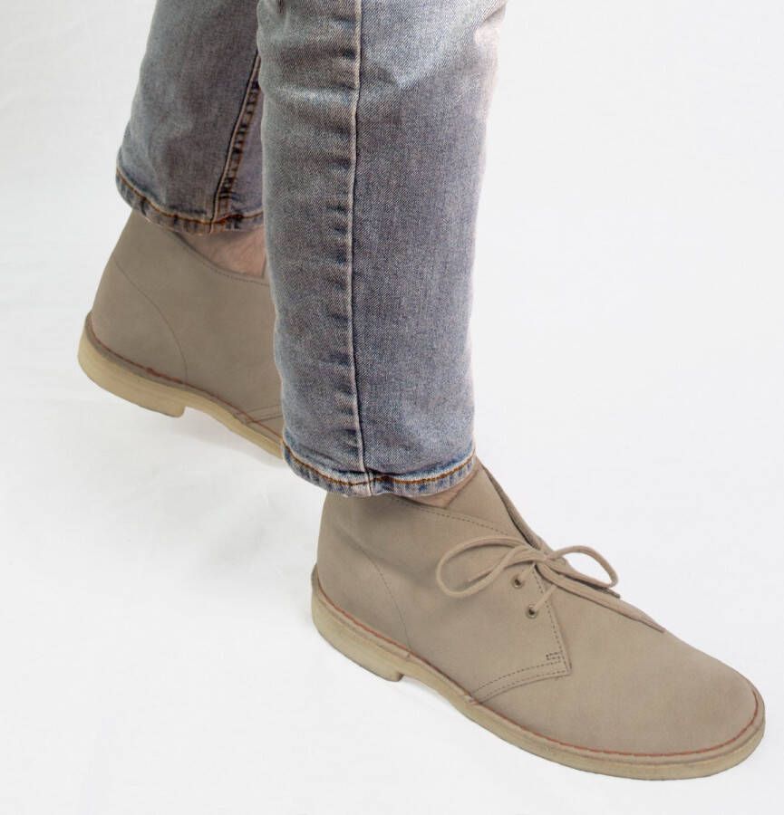 CLARKS ORIGINALS Clarks Veterschoenen Heren Desert Boot Heren Maat: 44 Materiaal: Suède Kleur: Beige