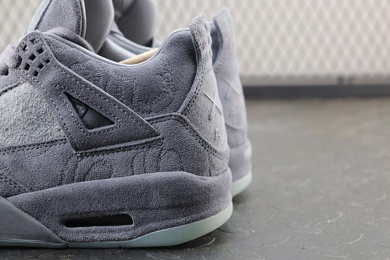Jordan 4 Retro Kaws
