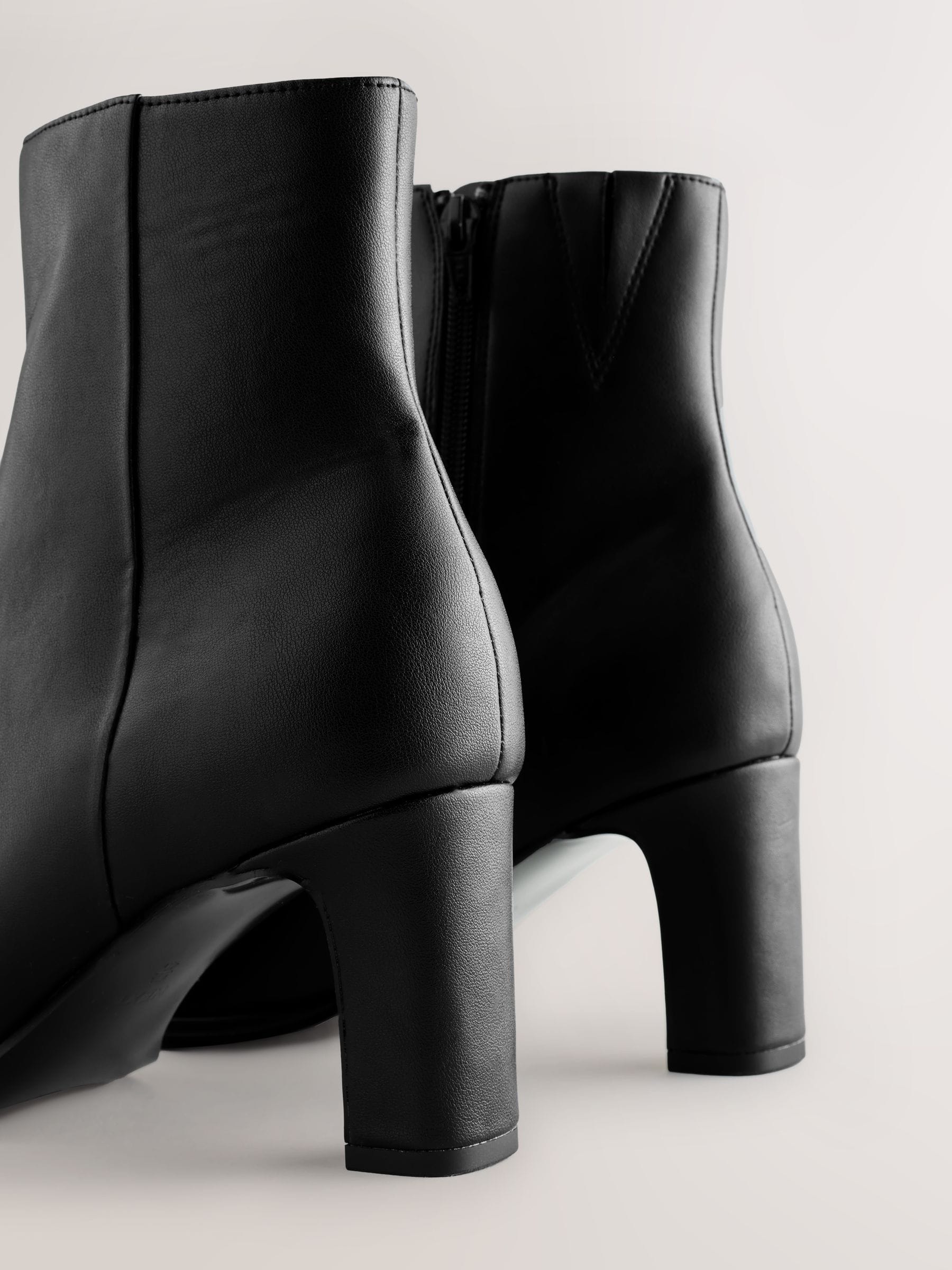 Zwart - Forever Comfort® - Enkellaarzen met blokhak