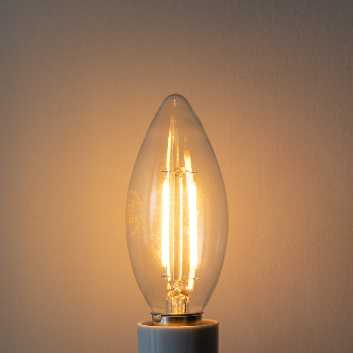 LUEDD E14 dimbare LED lamp B35 helder 3W 250 lm 2200K