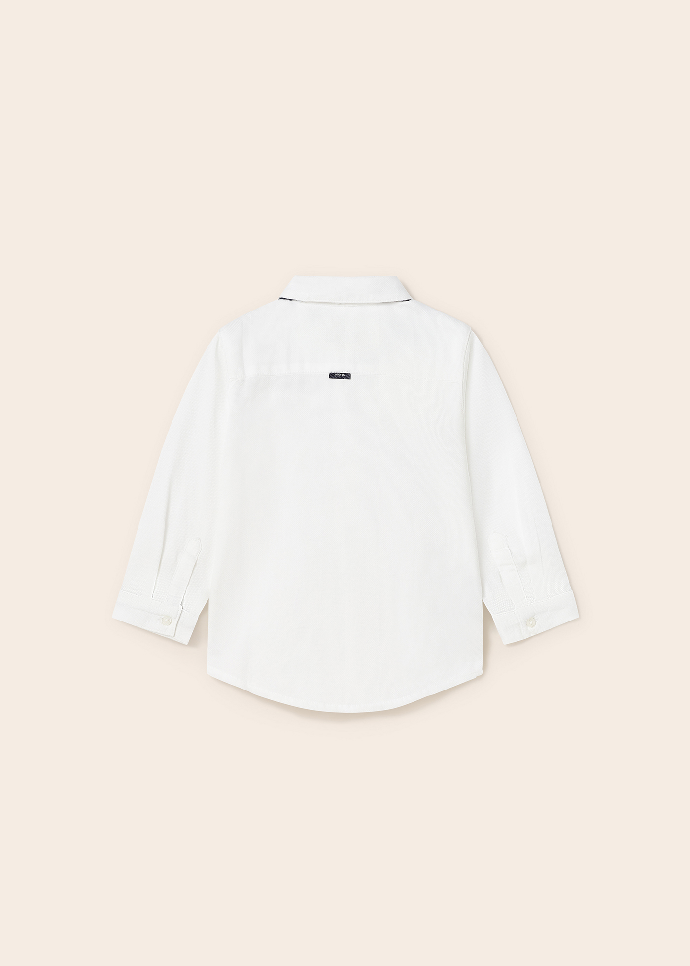 Camisa de manga comprida com gravata borboleta para bebê, feita de algodão sustentável.