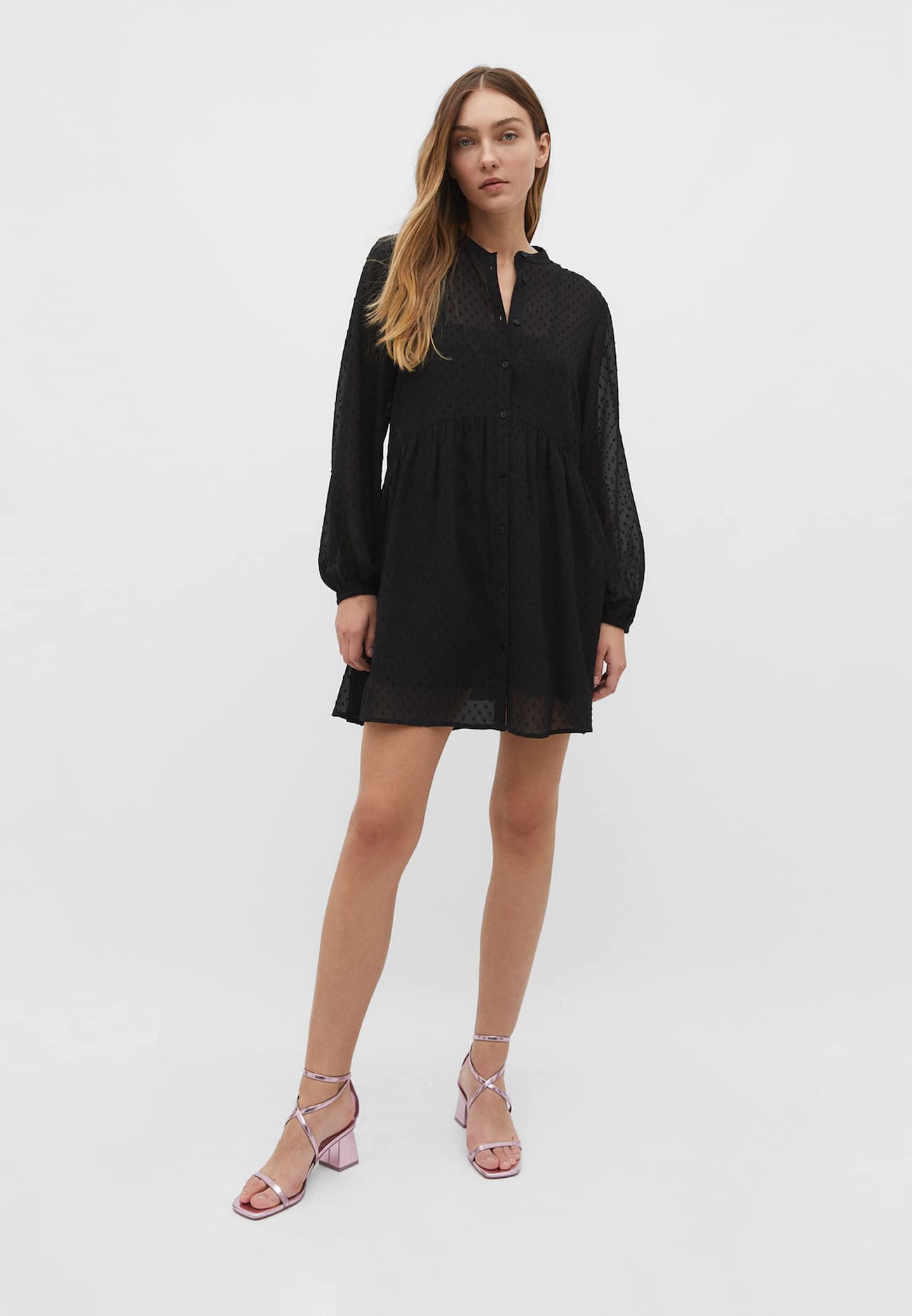 Vestido curto estampado com gola alta