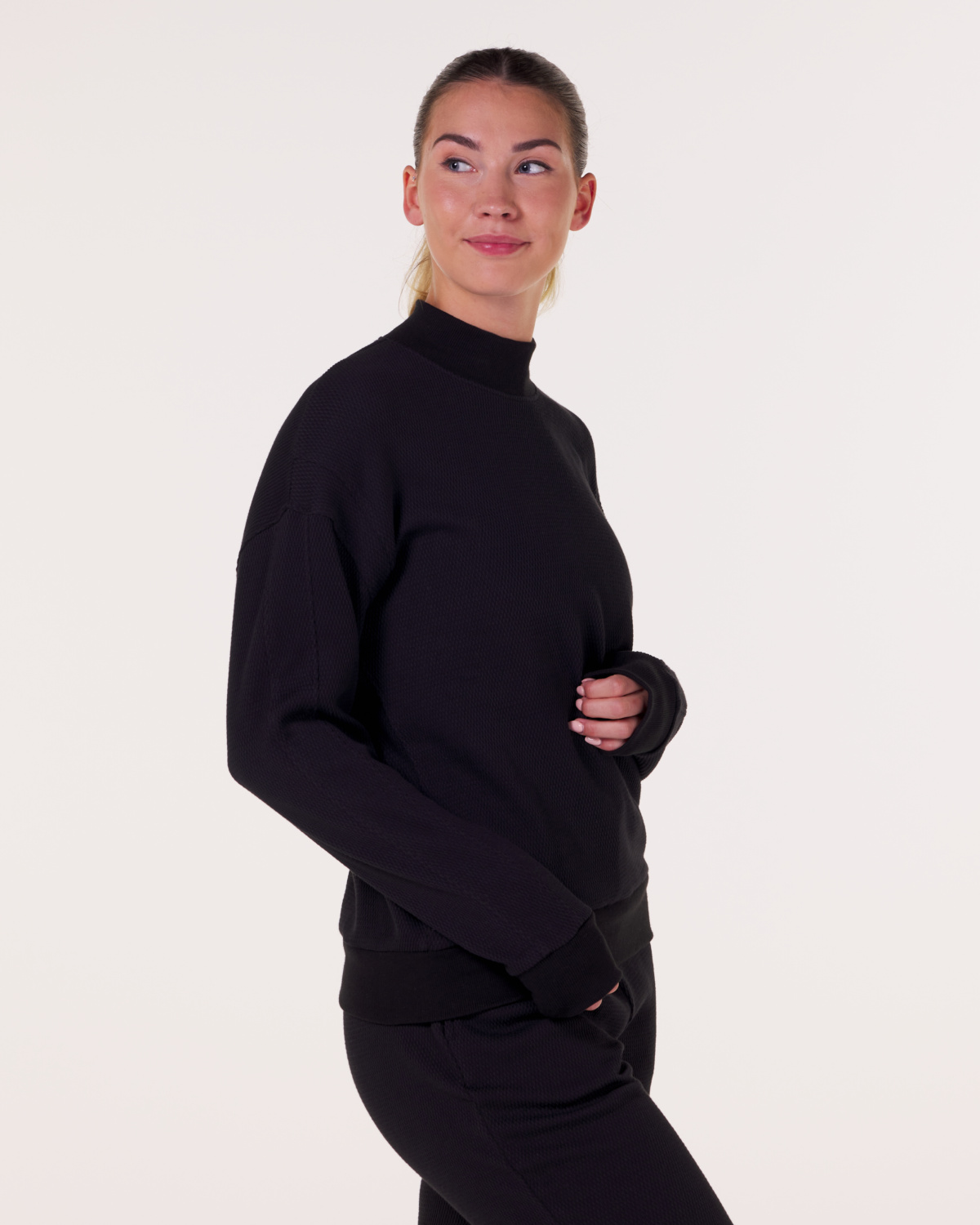 LEVITY Balance Sweater Black