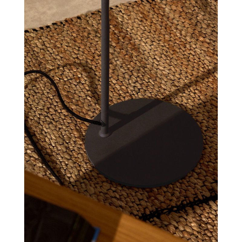Lampadaire Manie en métal avec finition effet fonte noire