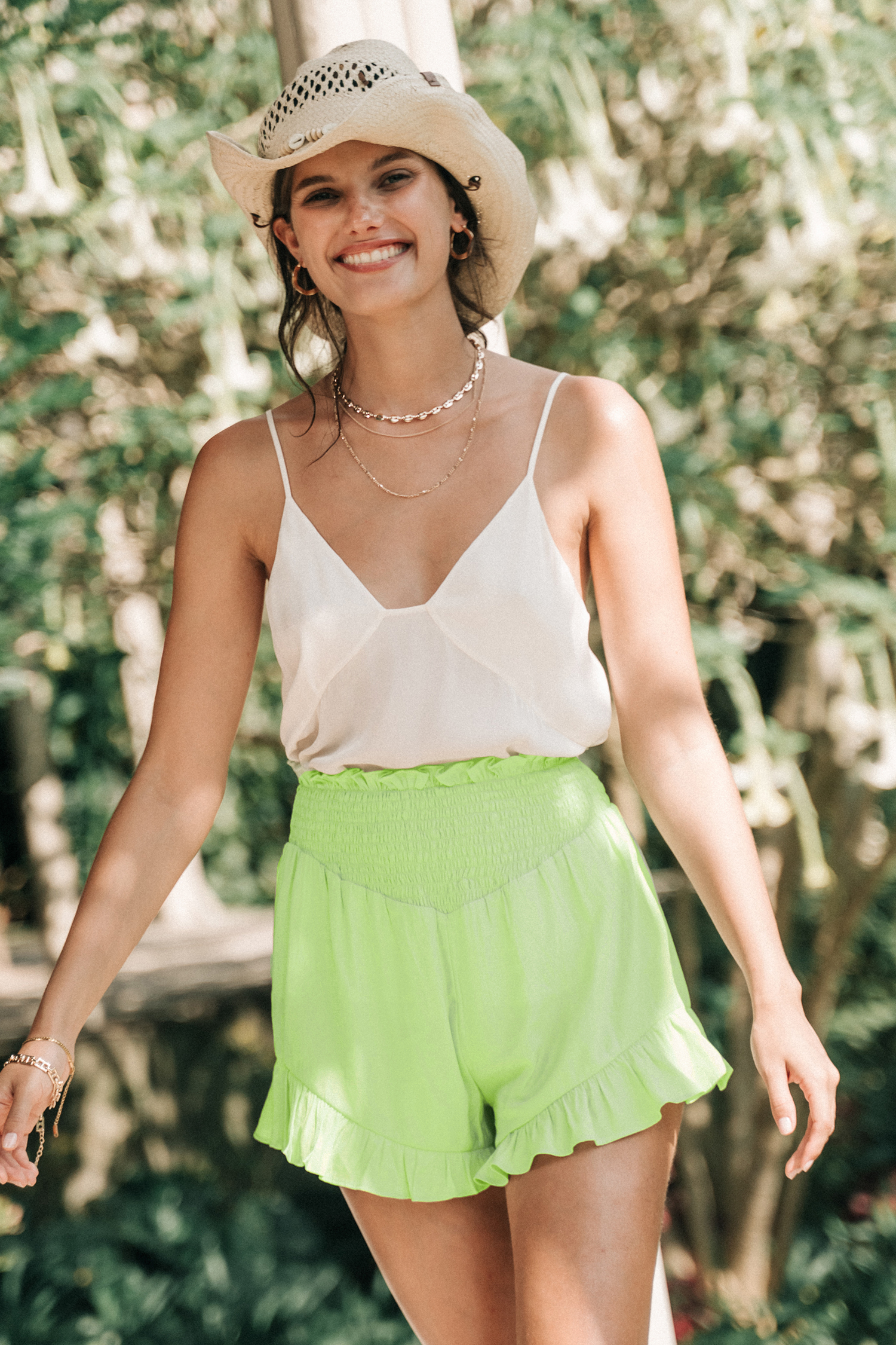 Short avec taille à smocks et jambe évasée à volants vert