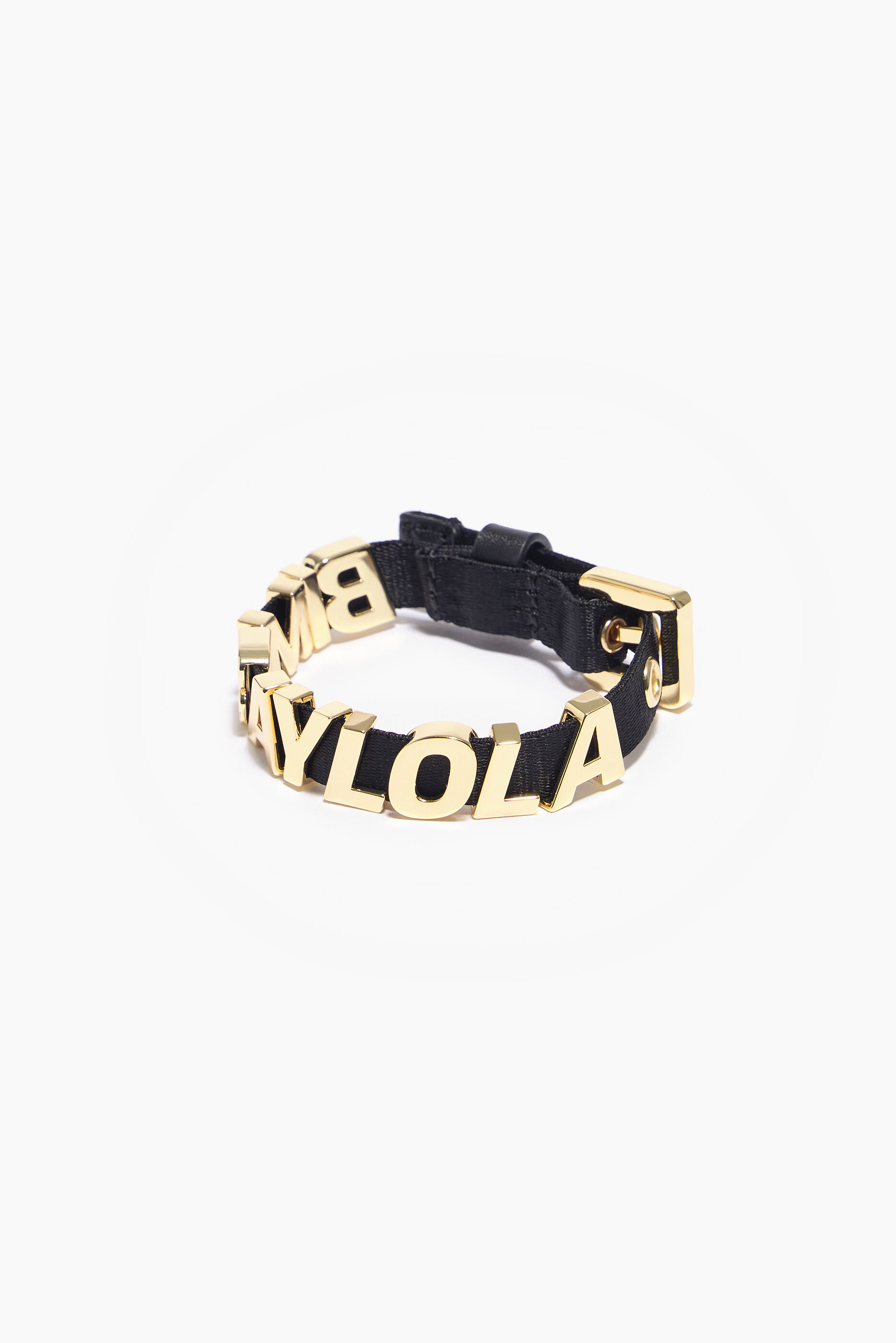 Pulseira com logotipo em letras pretas
