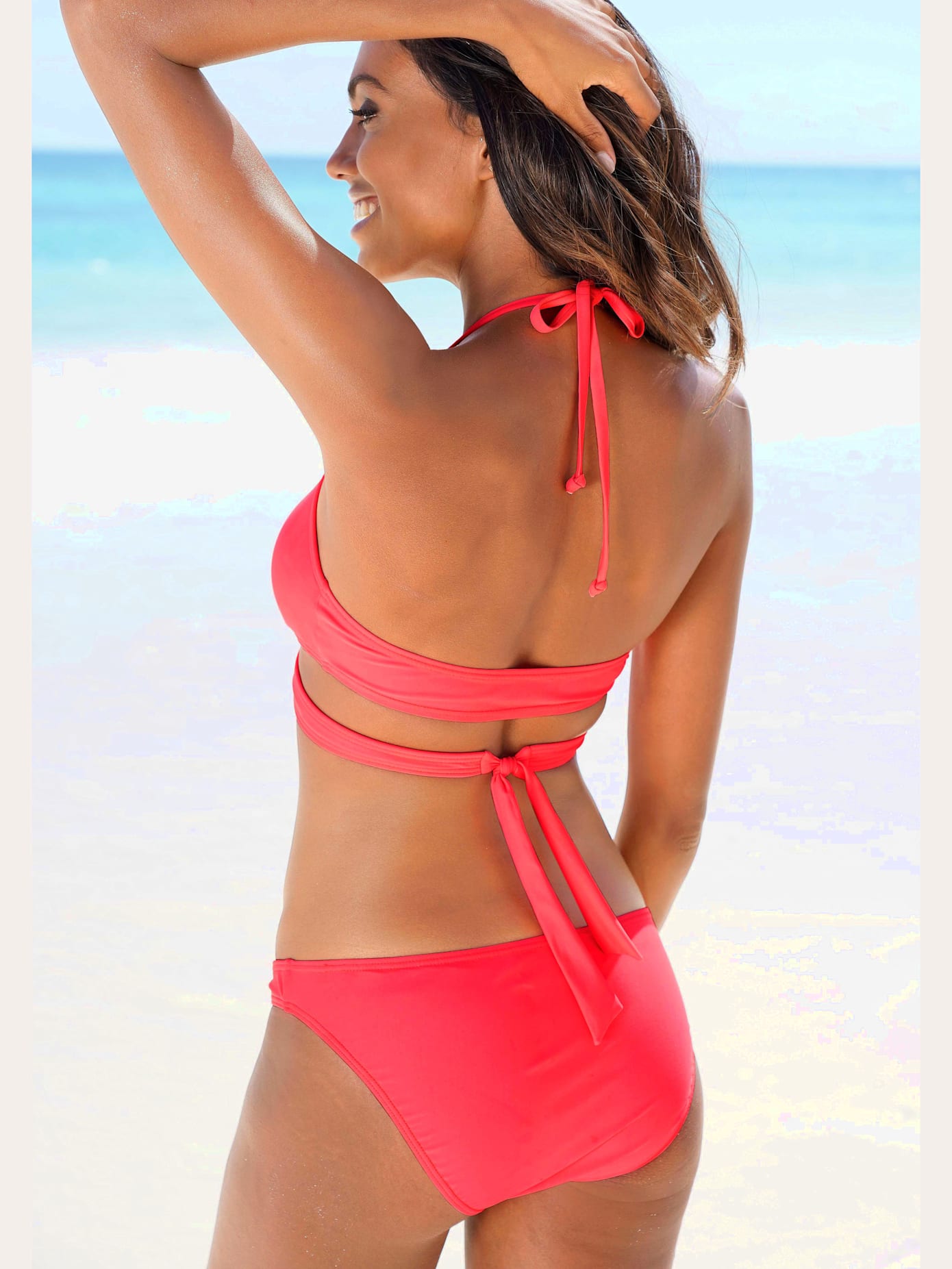 Bikini triangle dans les couleurs tendance actuelles
