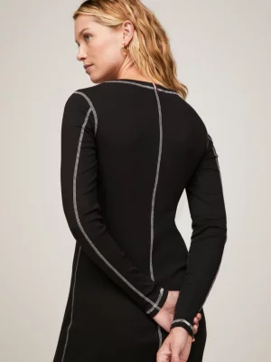 Vestido justo ao corpo com monograma TH e costura contrastante