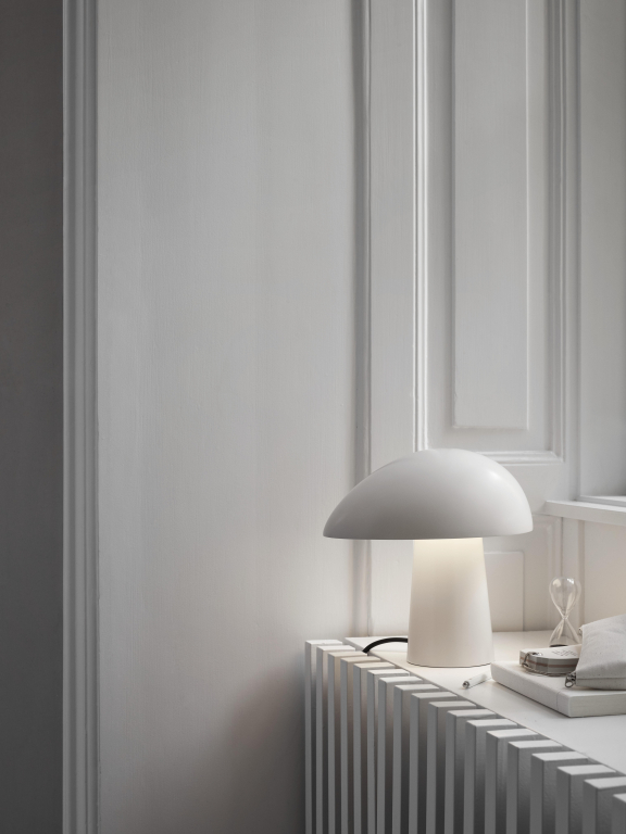 Fritz Hansen Night Owl tafellamp smokey wit gelakt essenhout