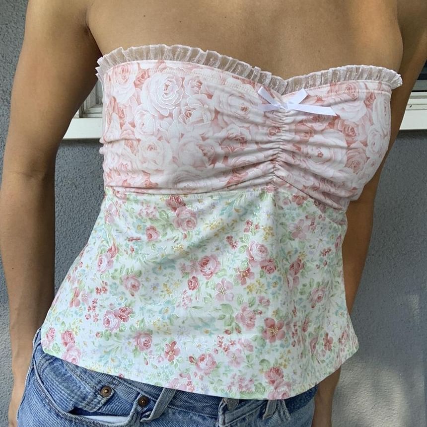 Rosesand - Geplooide tubetop met bloemenprint en kant
