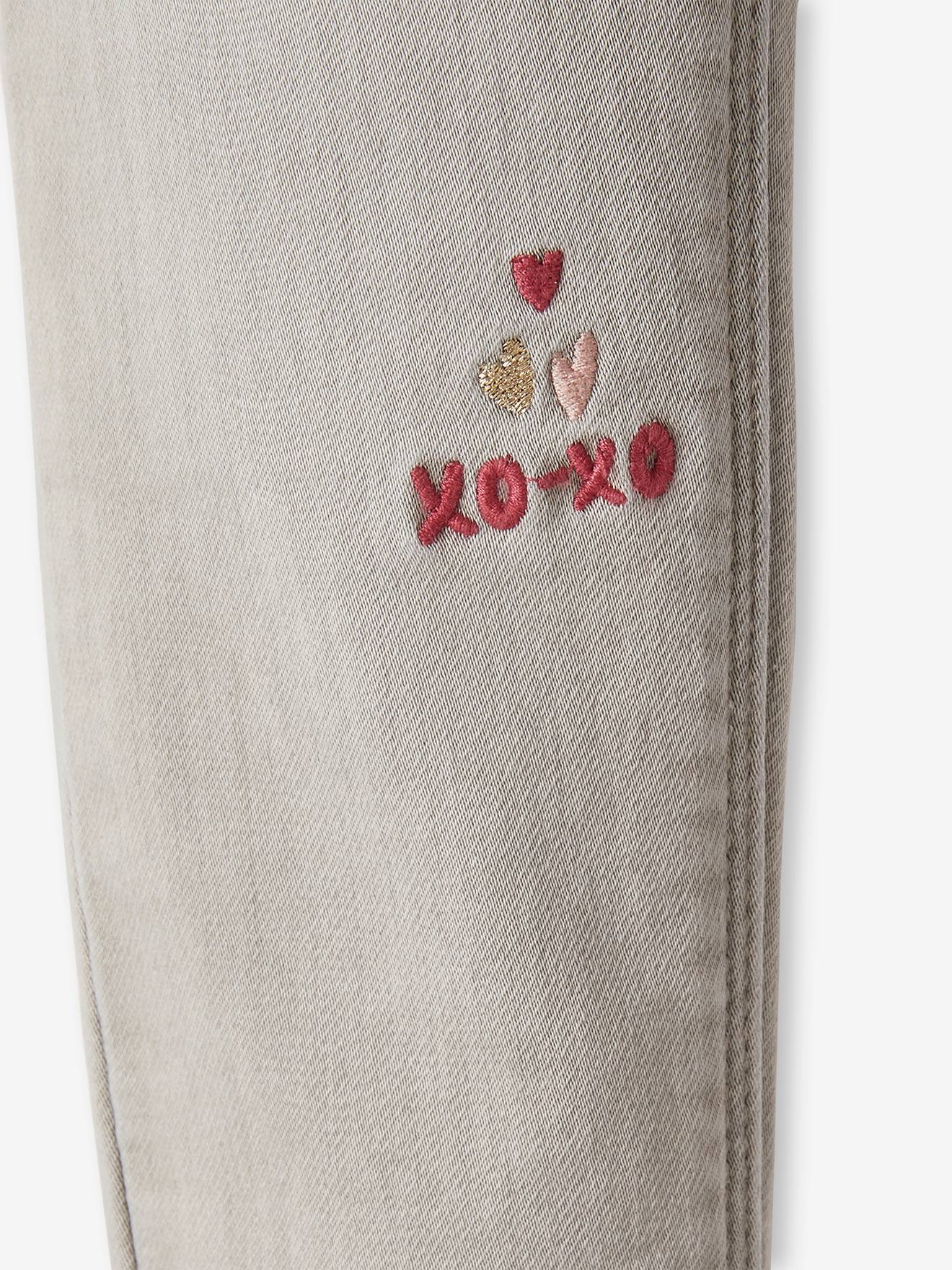 Calça legging feminina em tecido atoalhado bordado com efeito jeans, na cor cinza jeans.