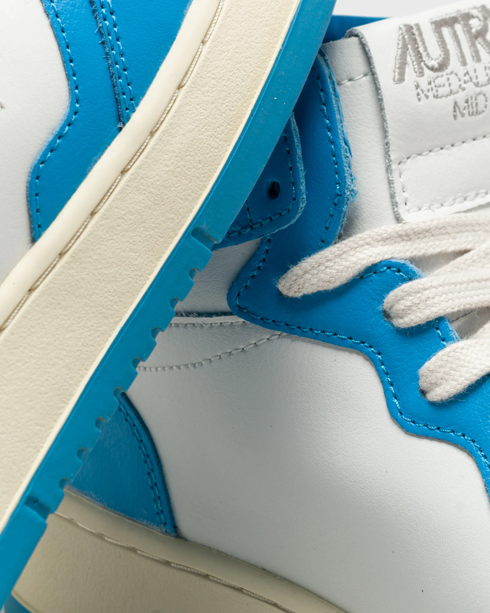 Autry Action Shoes WMNS MEDALIST MID