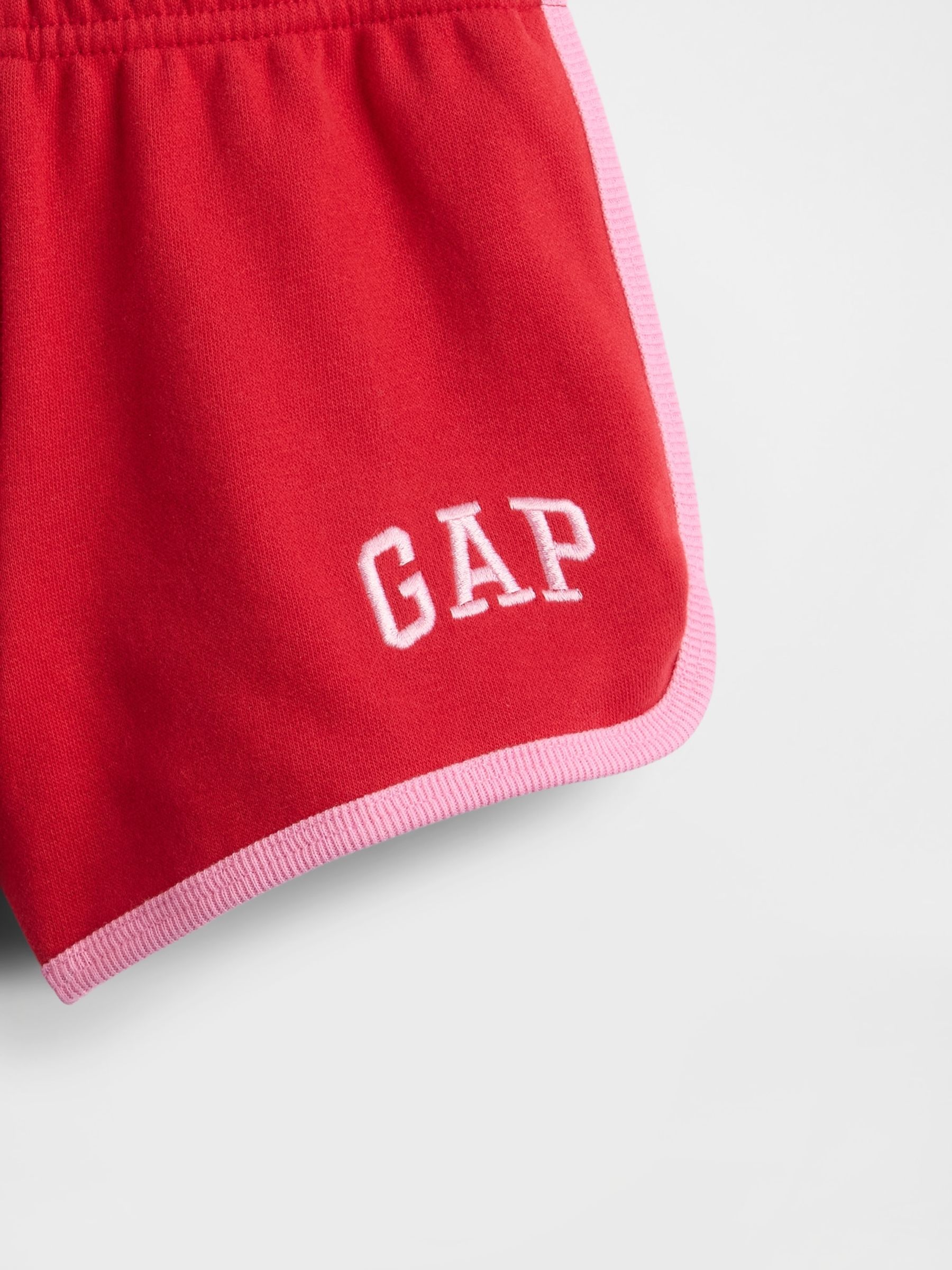 Rood - Gap logo-shorts met dolfijnzoom en elastische taille (6mnd -5jr)