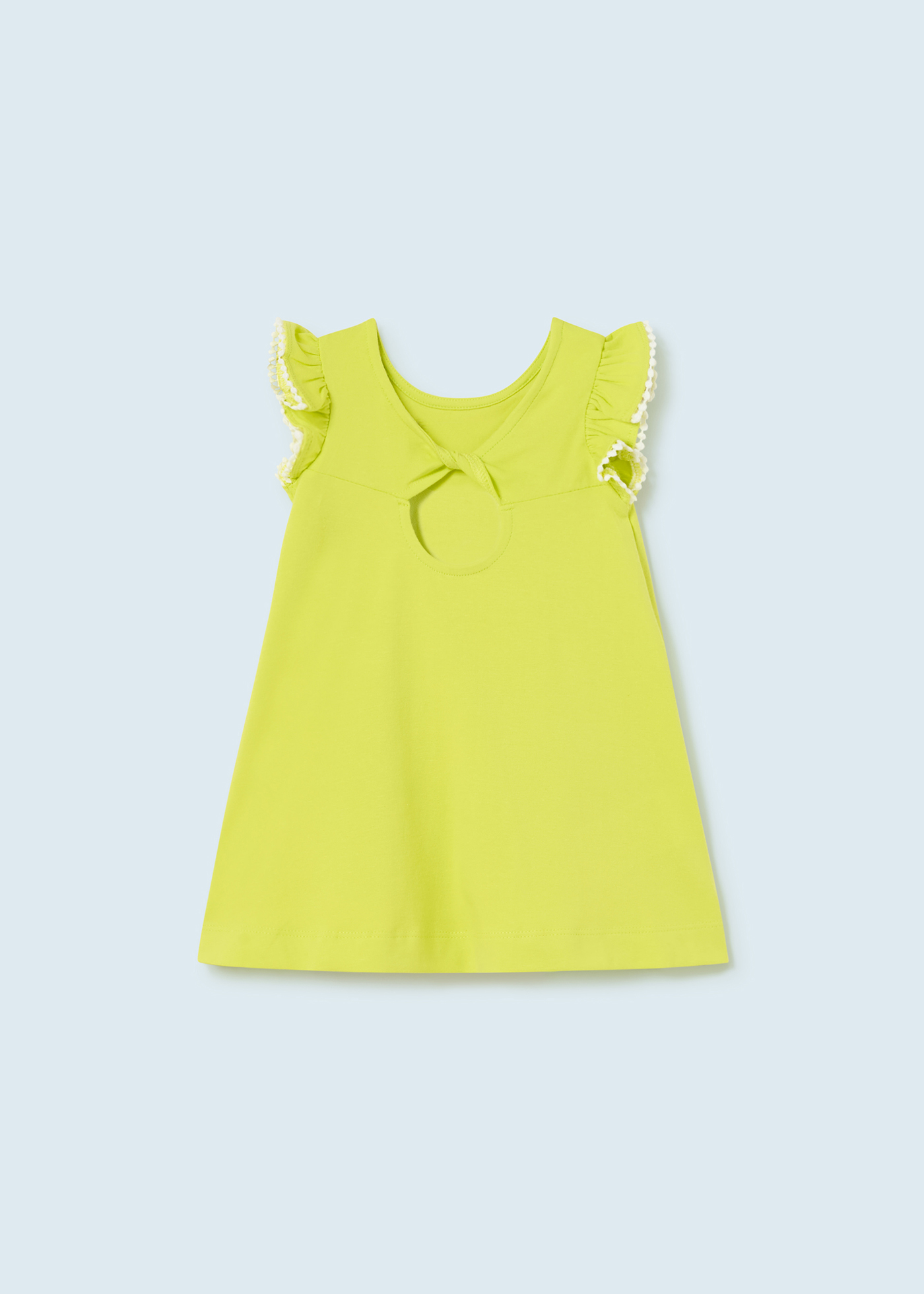 Vestido infantil com estampa feita de algodão sustentável.