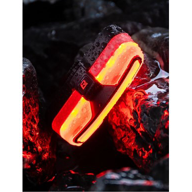 500mAh Wiederaufladbares USB Fahrrad Rücklicht Velo LED Warnlicht mit 5 Modi IPX6 - Rot