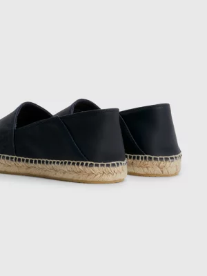 Alpargatas Tommy Hilfiger x Vacation em couro premium com monograma
