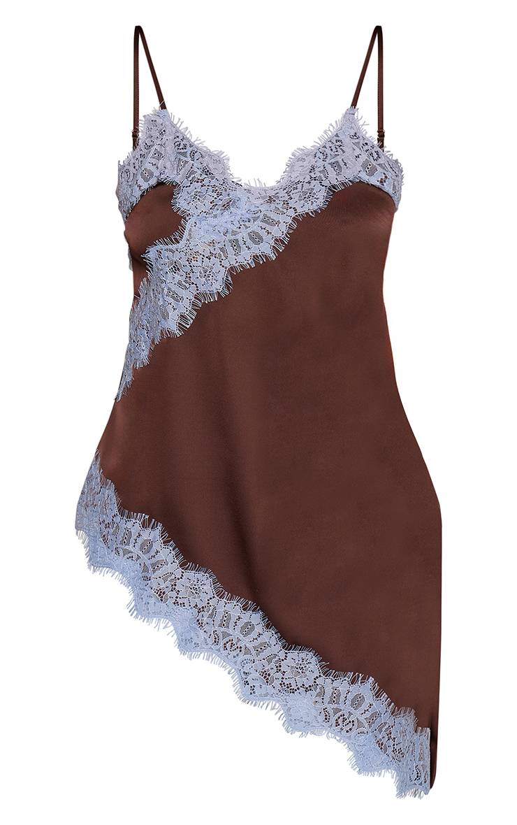 Chocolat Top Long Asymétrique En Satin Chocolat Avec Détails En Dentelle Contrastée