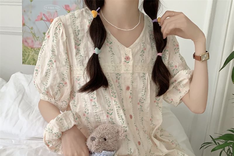 Tanee - Pyjamajurk met pofmouwen en bloemenprint / Pyjamashirt / Shorts / Broek / Set