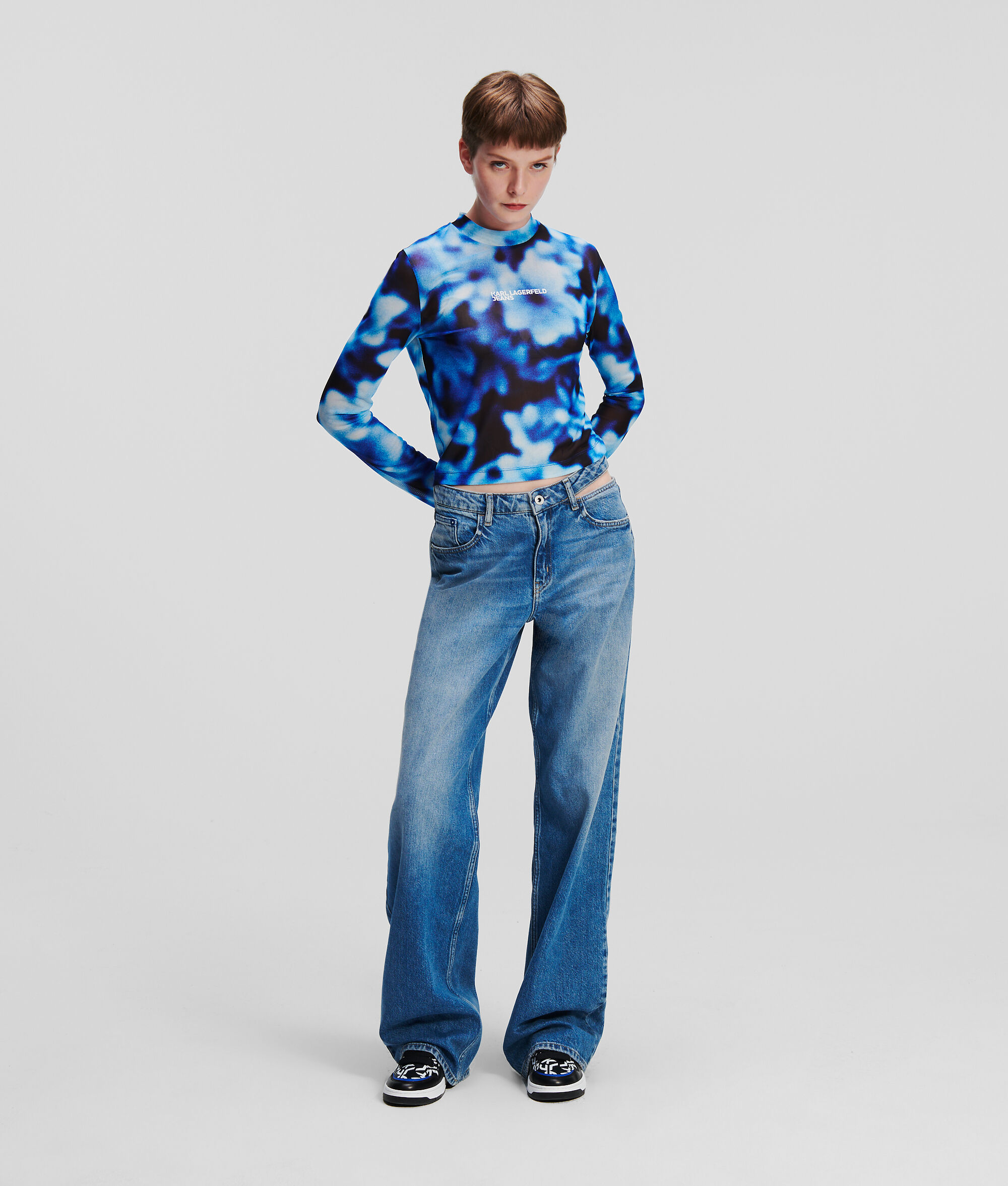 JEAN DÉCONTRACTÉ TAILLE MI-HAUTE AVEC DÉCOUPES KLJ