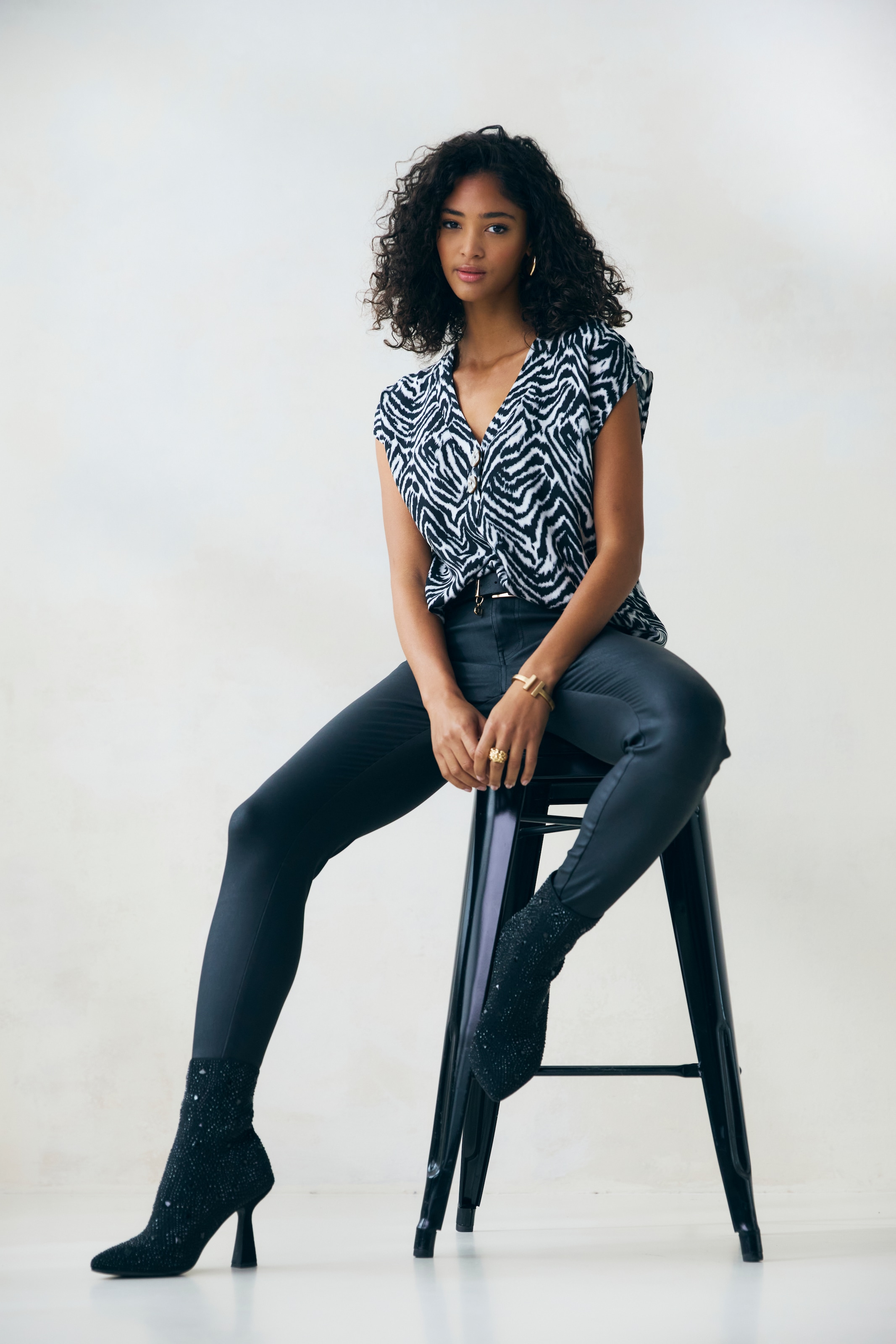 LASCANA Lederimitathose  in schmaler Passform, figurbetonte Jeggings mit Stretchanteil
