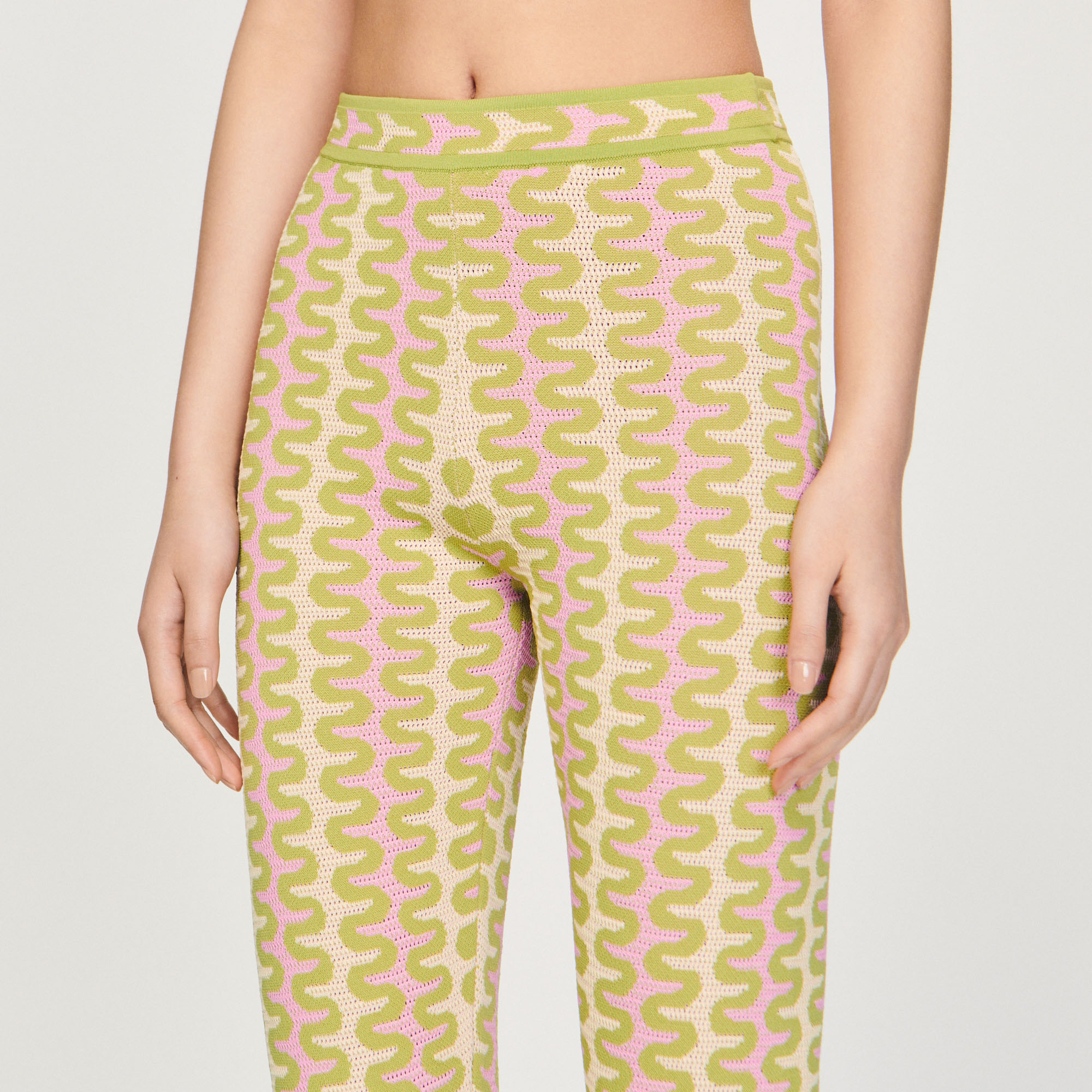 Pantalon en maille á motifs