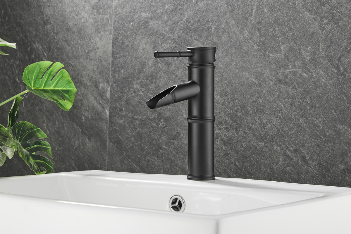 Saniclear Bamboo wastafelkraan met waterval uitloop zwart