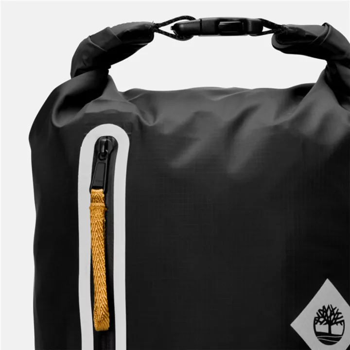 Mochila de viagem leve e unissex na cor preta.