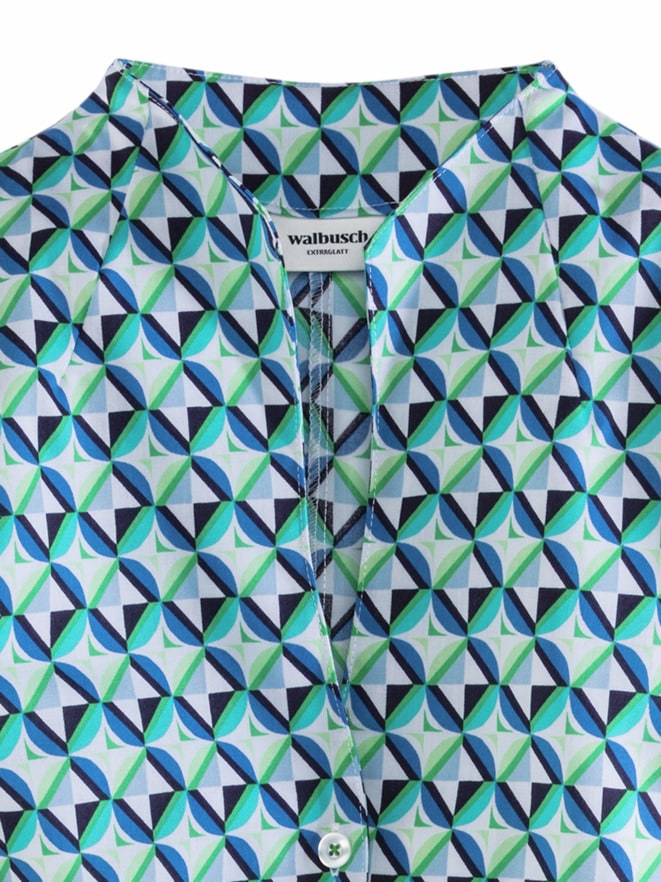 Extraglatt-Bluse Kelchkragen