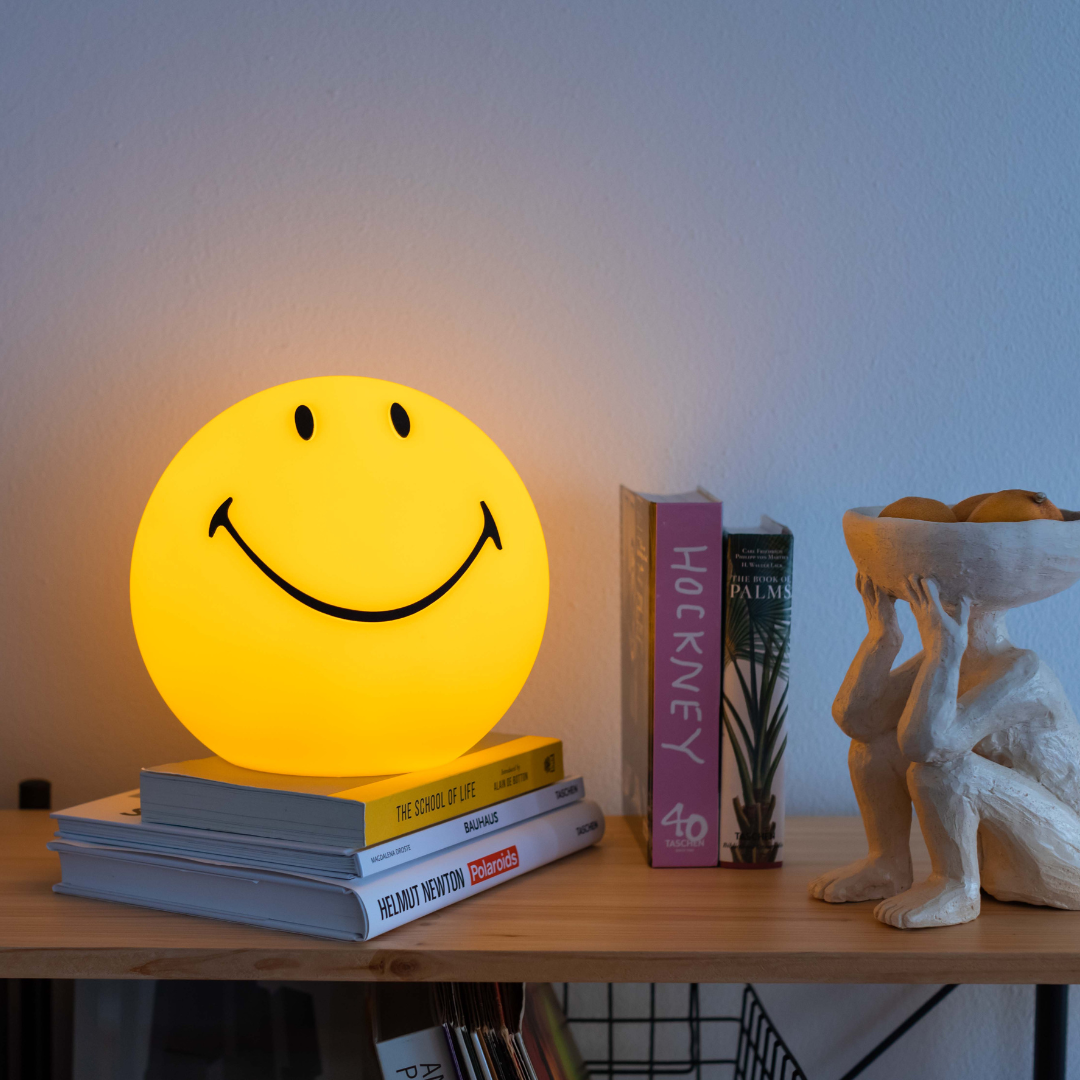 Mr. Maria lamp smiley M