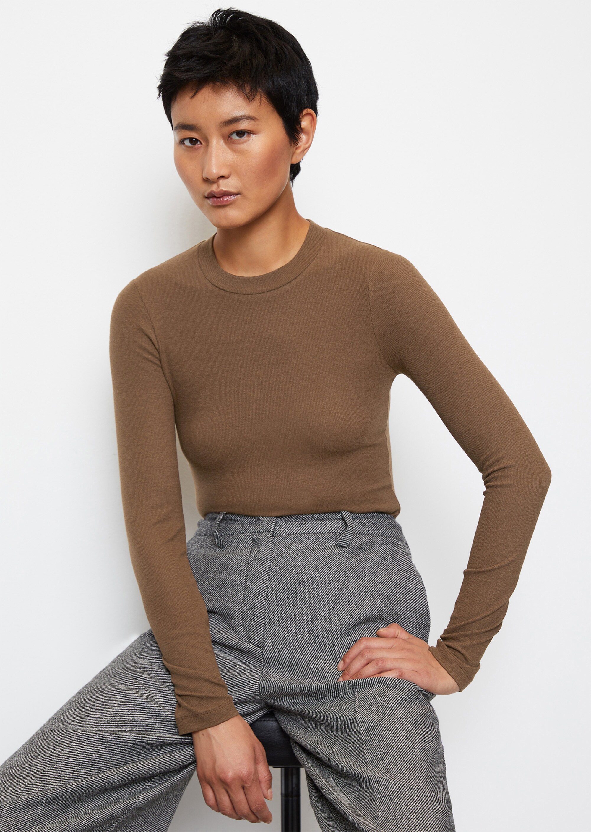 Rundhals-Longsleeve regularaus soft geripptem Jersey