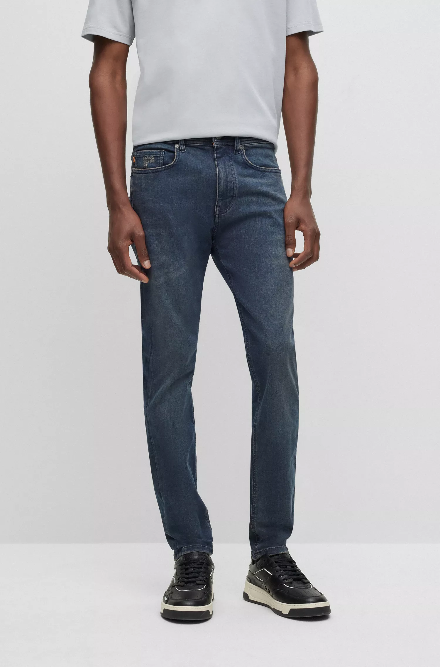 Calça jeans BOSS laranja com corte afunilado em denim superelástico com tonalidade cinza.