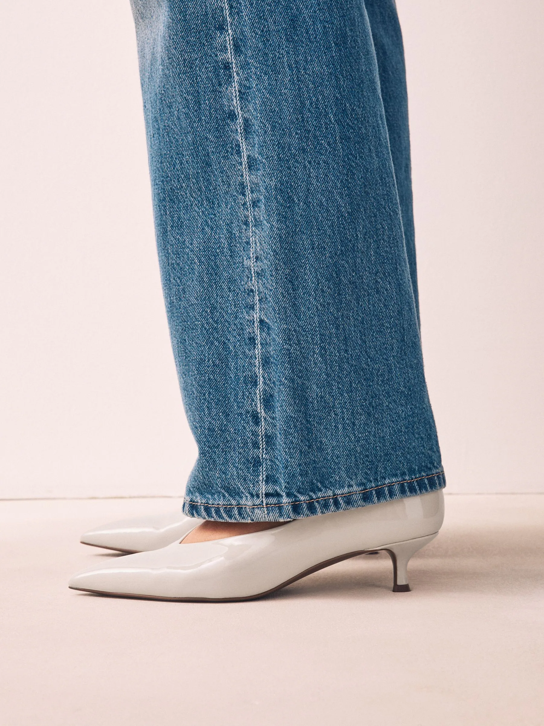 Gebroken wit - Puntige lage naaldhakken schoenen