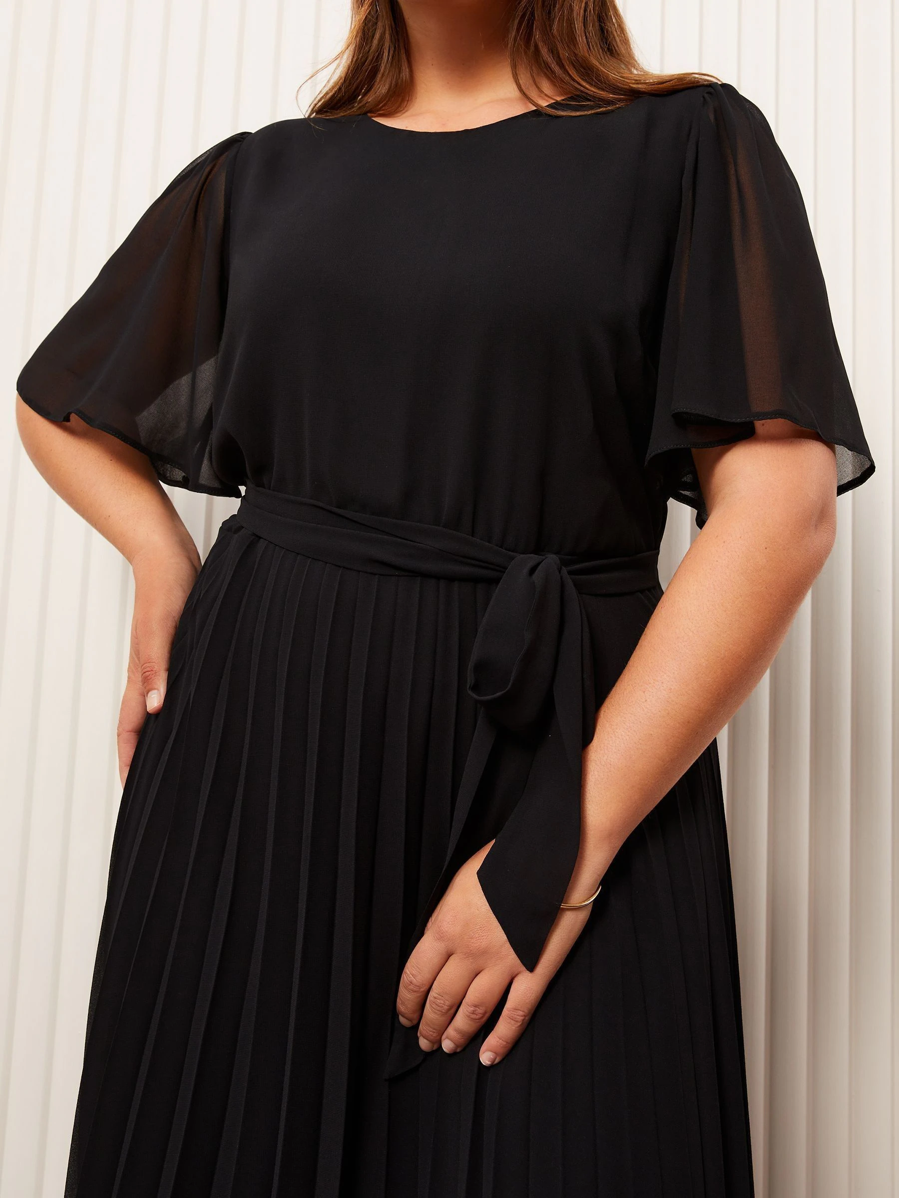 Zwart - Friends Like These engelmouw midi-jurk van chiffon met plooien