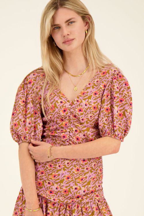 Groene top met lila bloemenprint