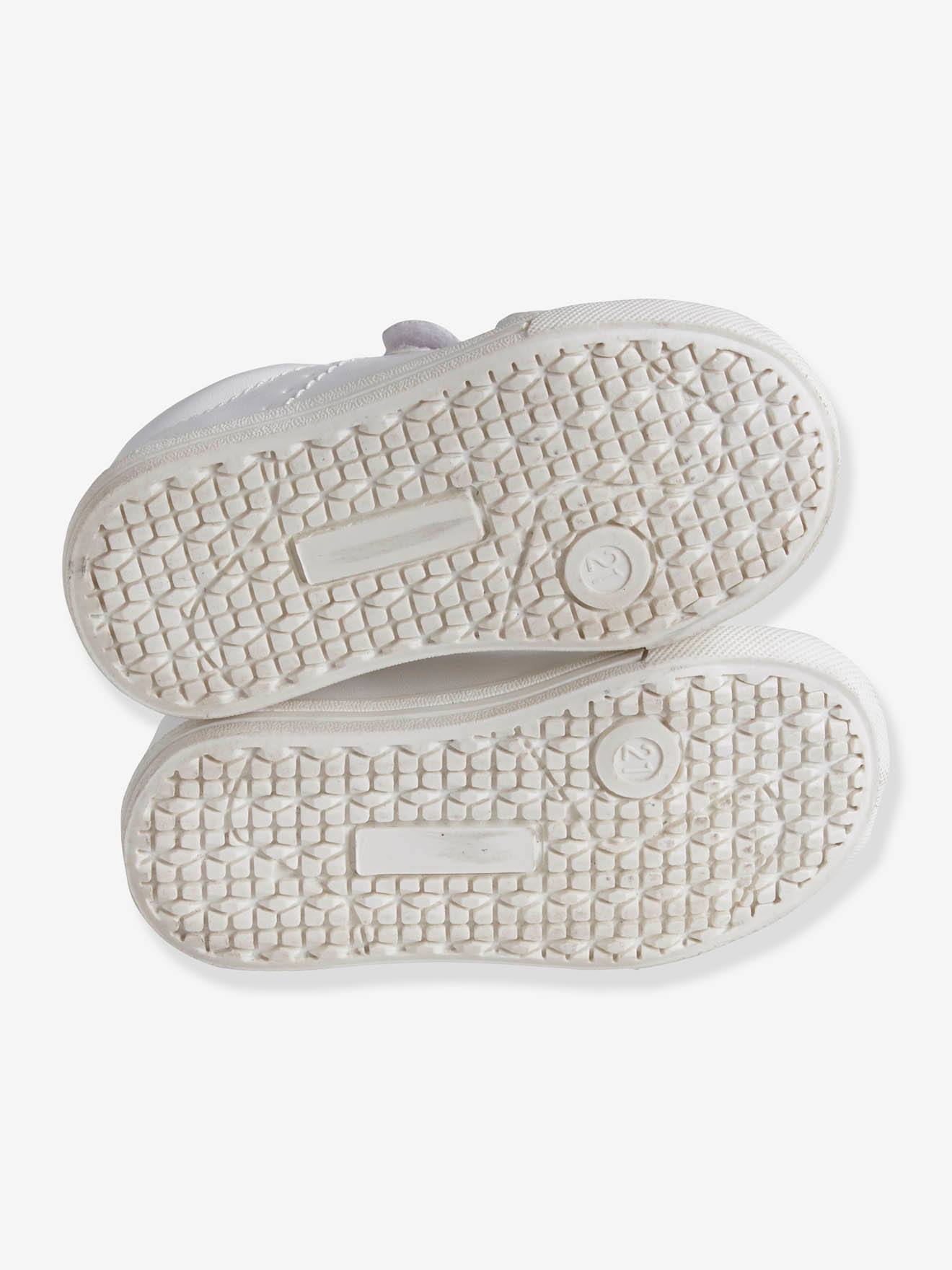 Tênis com fecho de velcro. Branco