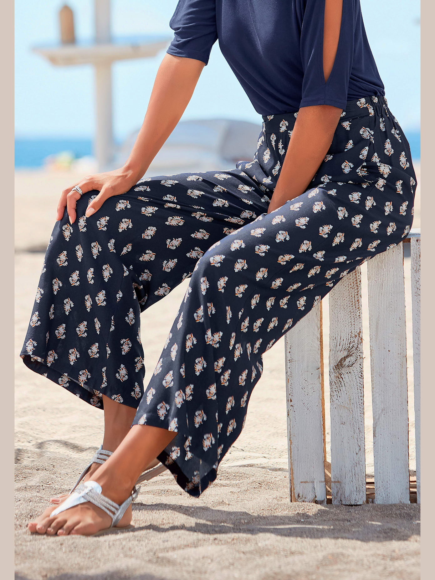 Pantalon ceinture plate devant, élastique derrière