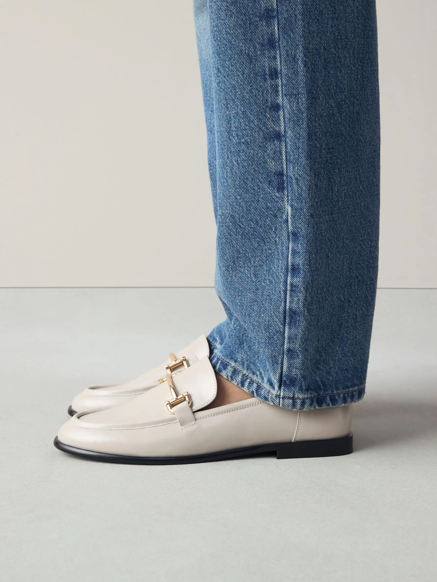 Gebroken wit - Trim Round Toe Loafers