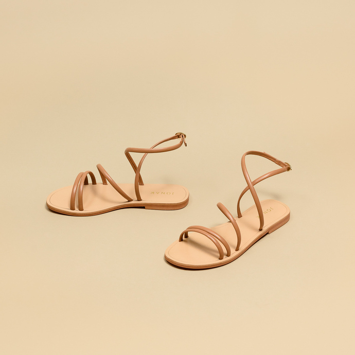 Sandales plates à brides et lanières  en cuir camel