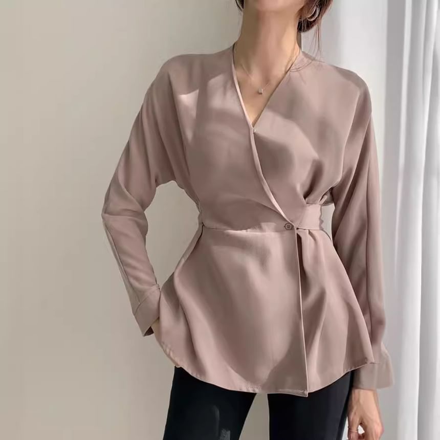 Sienne - Effen peplumblouse met V-hals