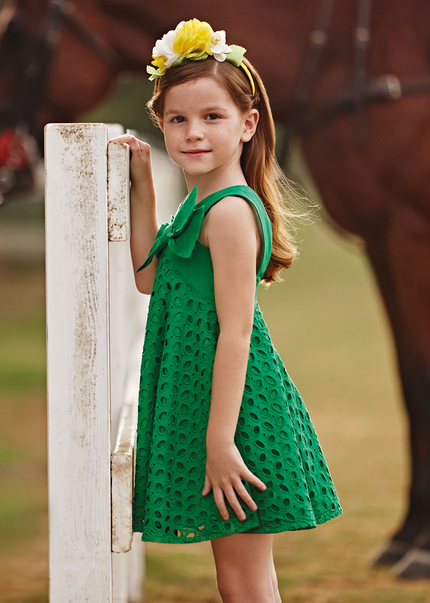 Vestido de algodão perfurado para meninas