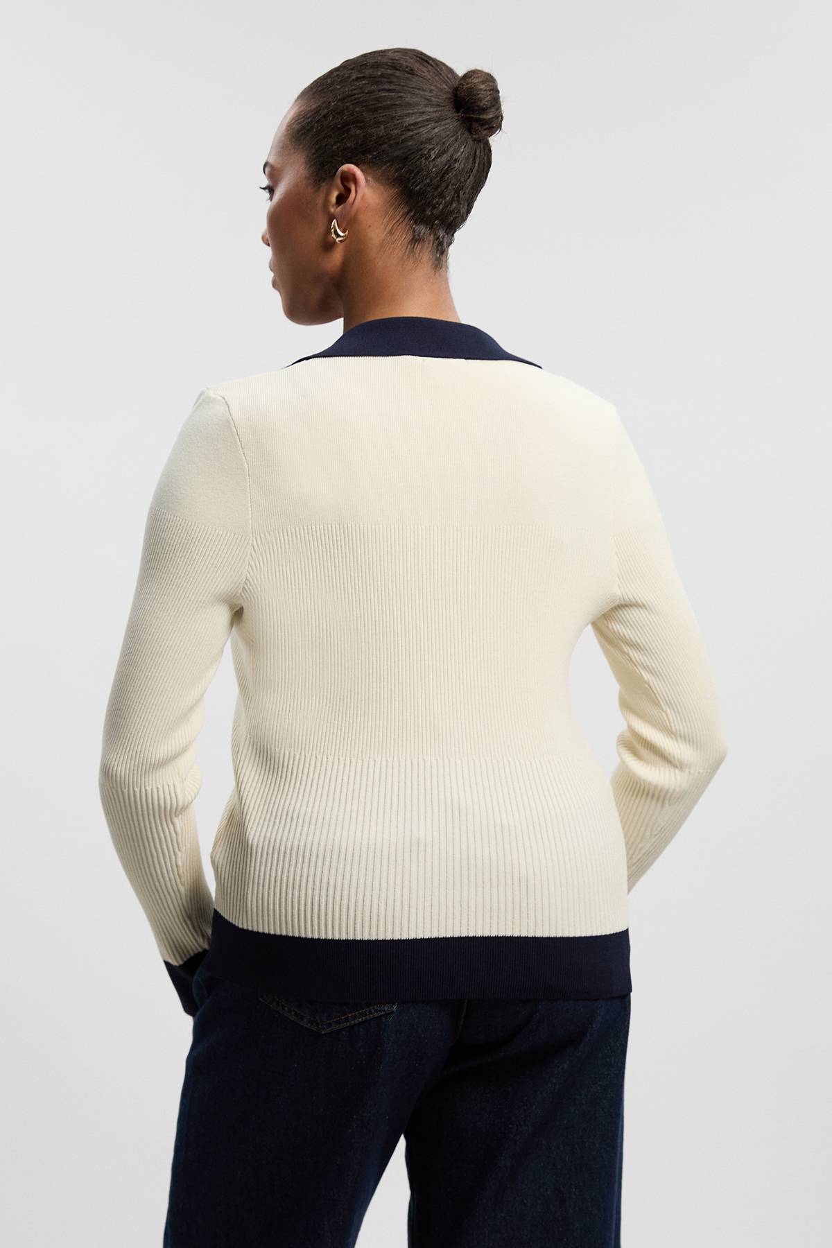 KarenMillen Haut Grande Taille en Maille Côtelée avec Détail d'Ourlet Contrastant et Col