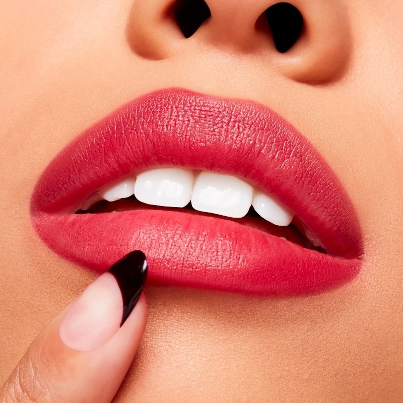 MAC Powder Kiss Velvet Blur Slim Stick 2 gr. - Wild Sumac