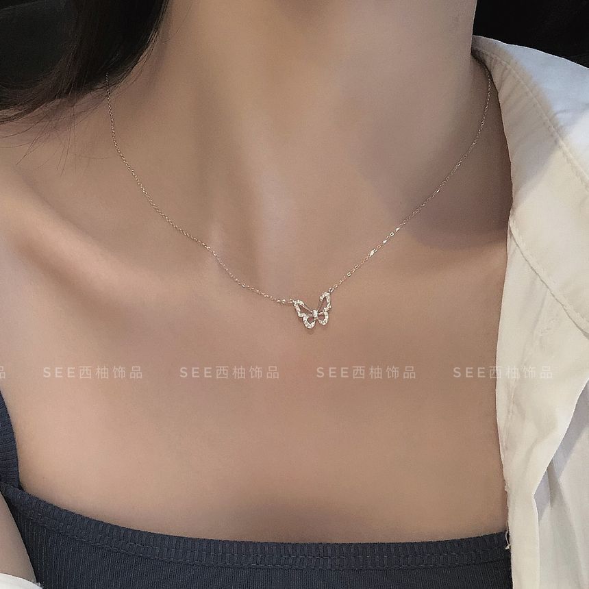 Hansha - Ketting met vlinderhanger en strasssteentjes