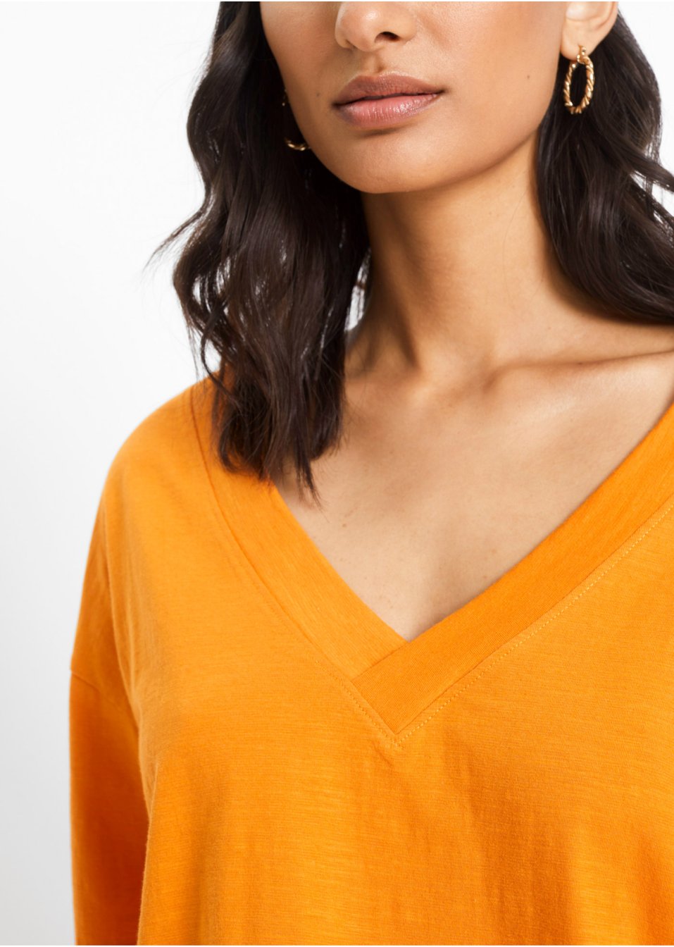 T-shirt avec décolleté en V plongeant