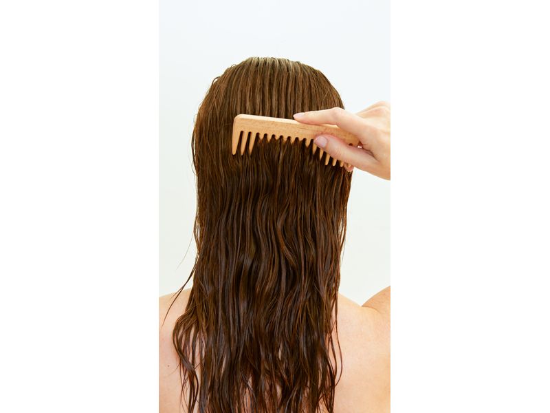 NIVEA Shampoo Volume Wonder 250 ml Haarshampoo stärkt die Haarstruktur mit einem 3D-Volumen-Effekt