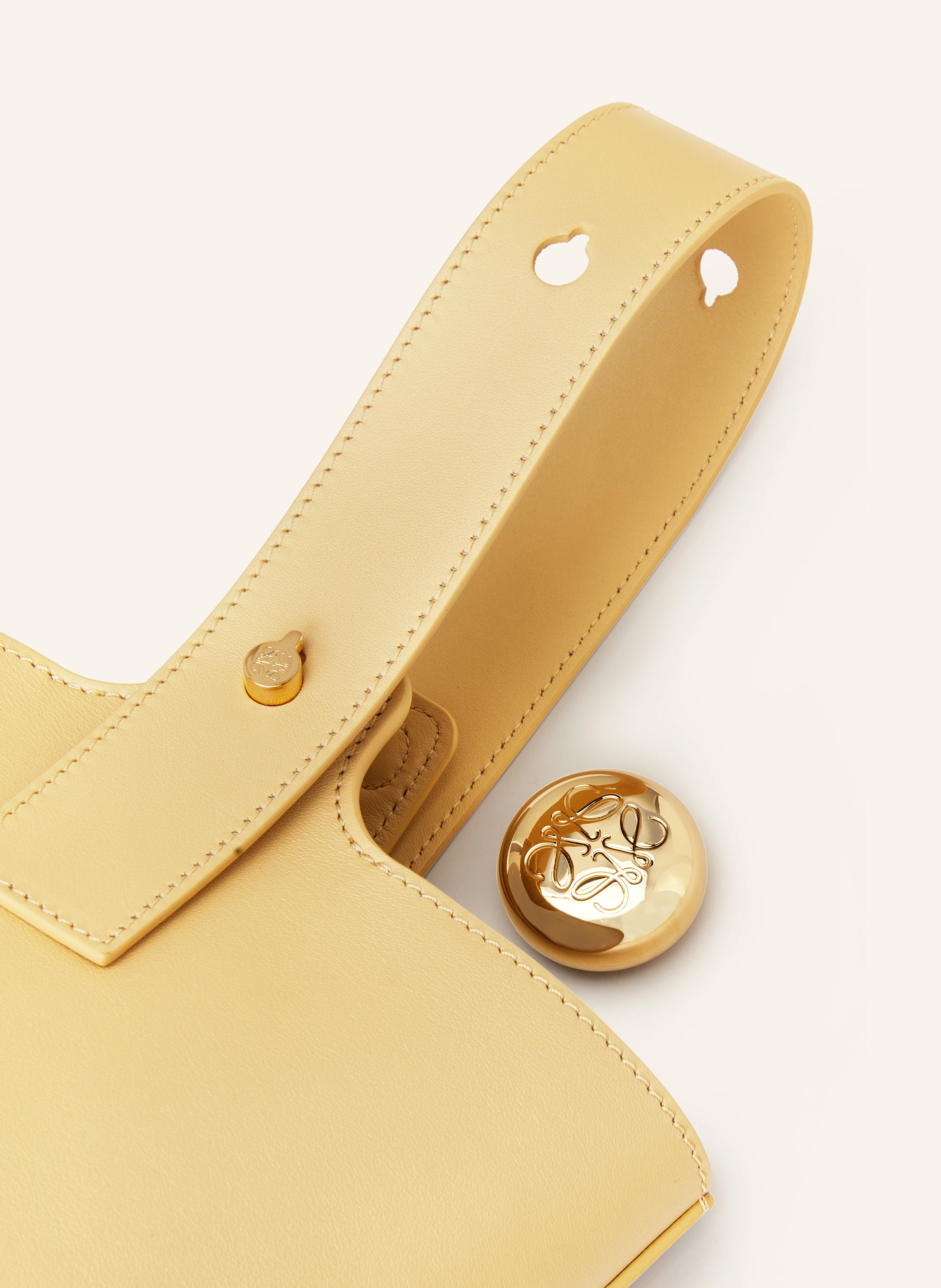 LOEWE Handtasche PEBBLE BUCKET MINI