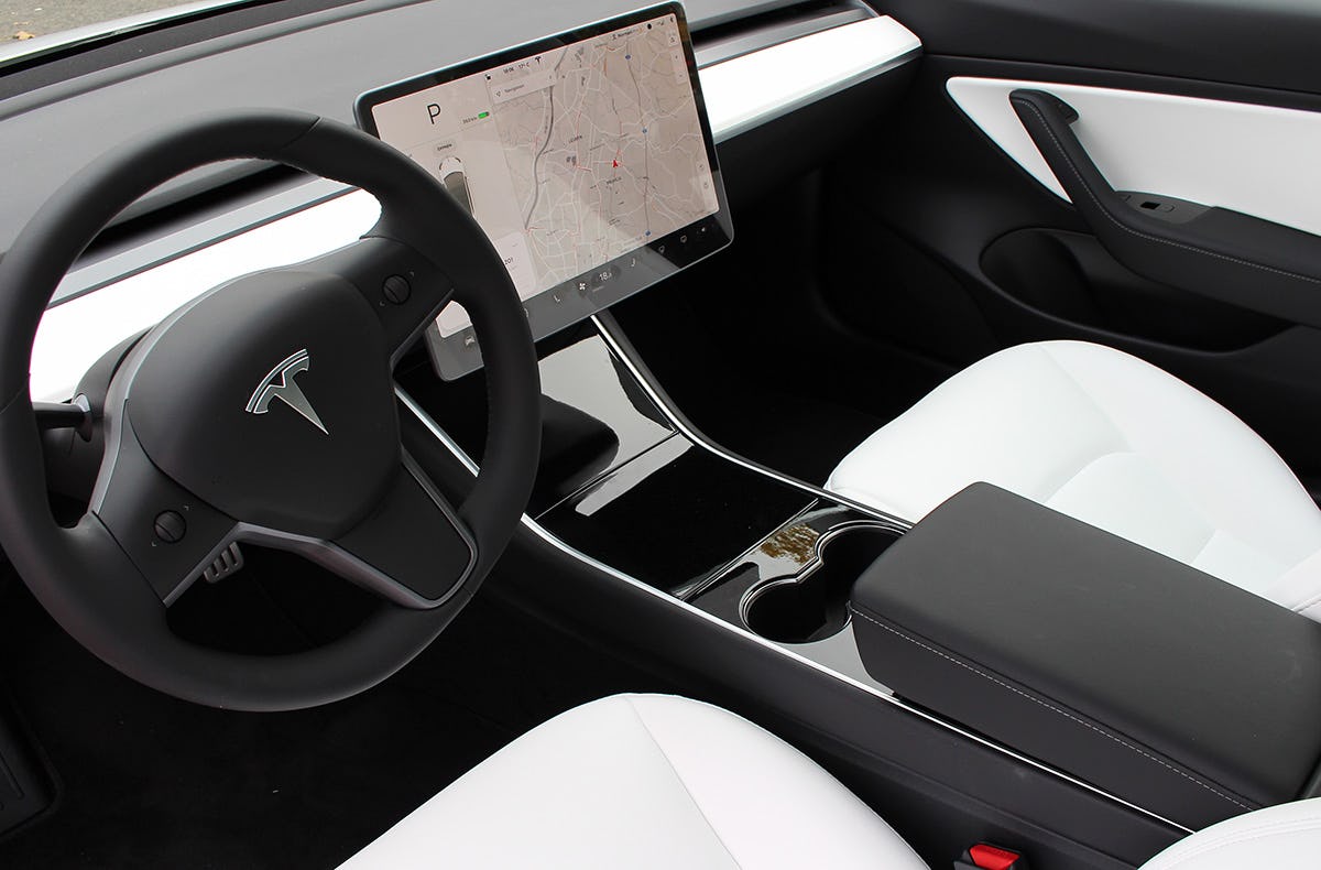 Tesla Model 3 Performance mieten Dresden (1 Tag)