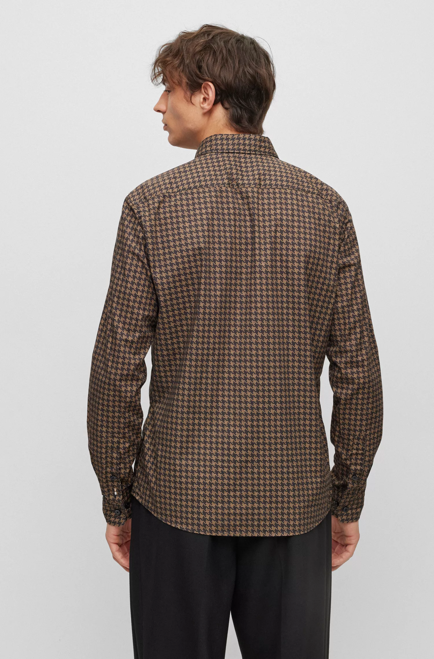 Camisa BOSS preta de corte slim em algodão elástico com estampa pied-de-poule.